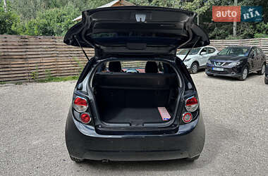 Хэтчбек Chevrolet Aveo 2011 в 