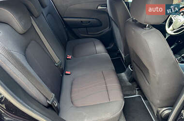 Хэтчбек Chevrolet Aveo 2011 в 
