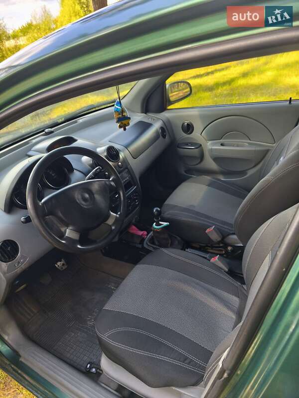Седан Chevrolet Aveo 2004 в Сумах