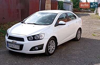 Седан Chevrolet Aveo 2014 в Києві