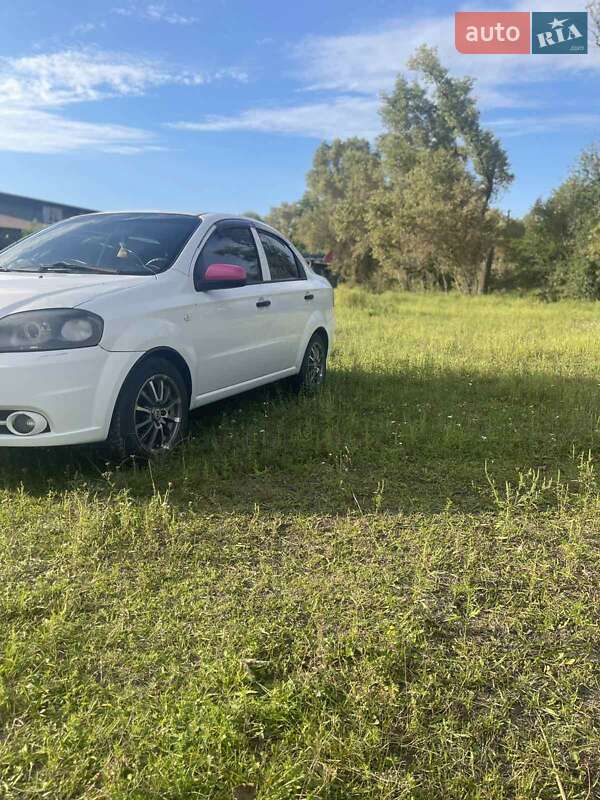 Седан Chevrolet Aveo 2008 в Києві