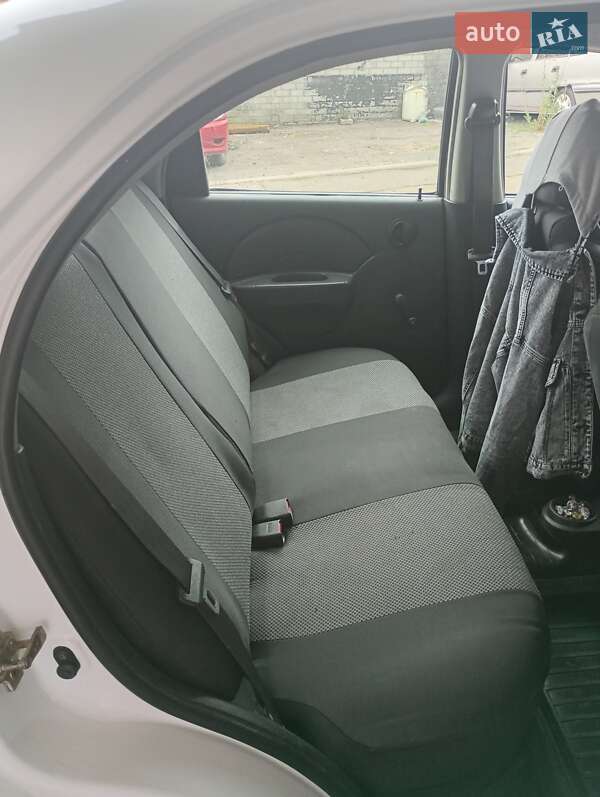 Седан Chevrolet Aveo 2006 в Киеве