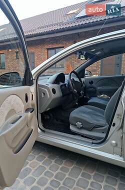 Хэтчбек Chevrolet Aveo 2005 в 