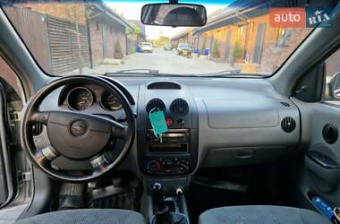 Хэтчбек Chevrolet Aveo 2005 в 