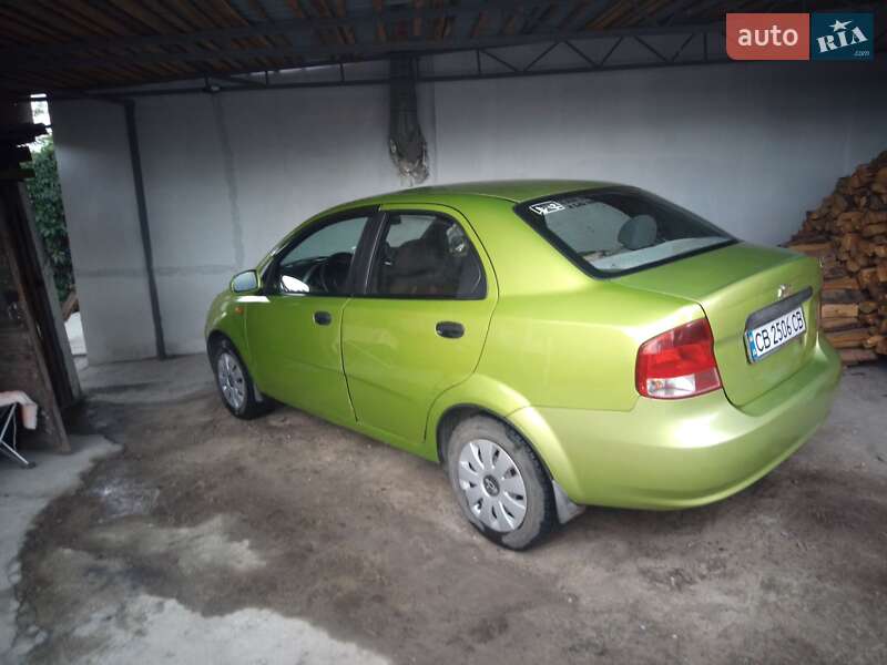 Седан Chevrolet Aveo 2005 в Чугуєві