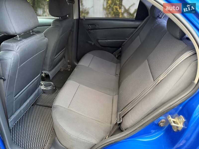 Седан Chevrolet Aveo 2011 в Днепре