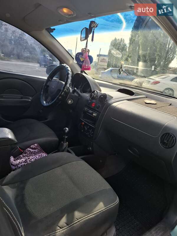 Седан Chevrolet Aveo 2005 в Киеве