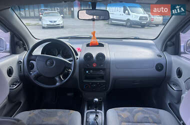Хэтчбек Chevrolet Aveo 2005 в 