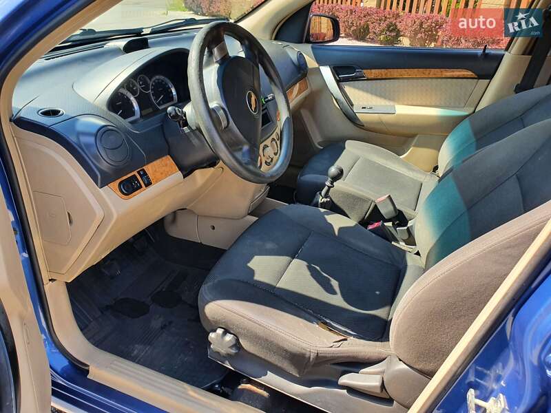 Седан Chevrolet Aveo 2008 в Днепре