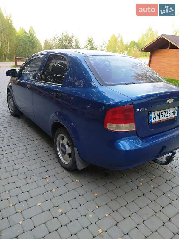 Седан Chevrolet Aveo 2004 в Лугинах