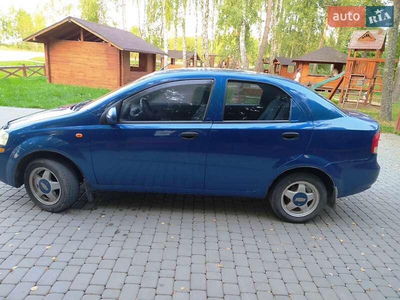 Седан Chevrolet Aveo 2004 в Лугинах