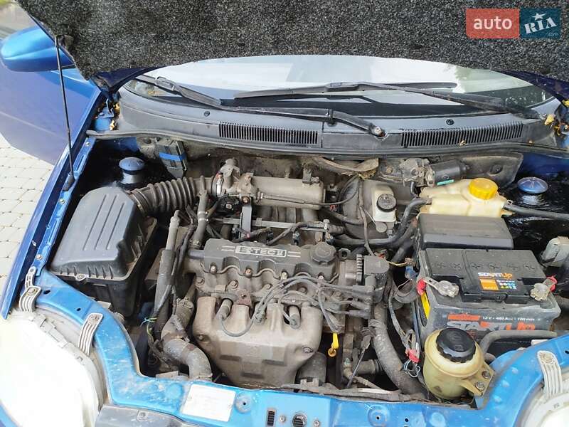 Седан Chevrolet Aveo 2004 в Лугинах