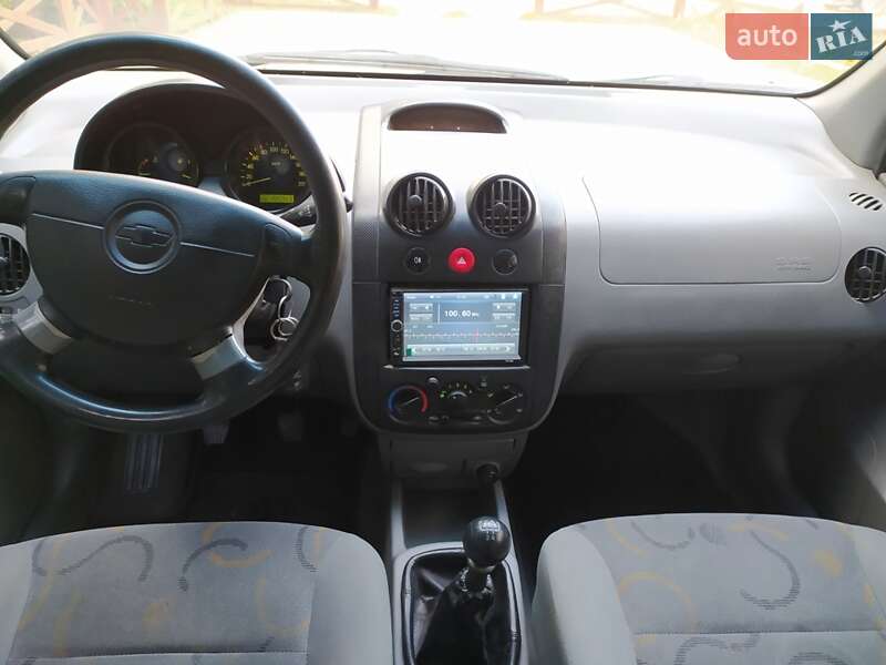 Седан Chevrolet Aveo 2004 в Лугинах