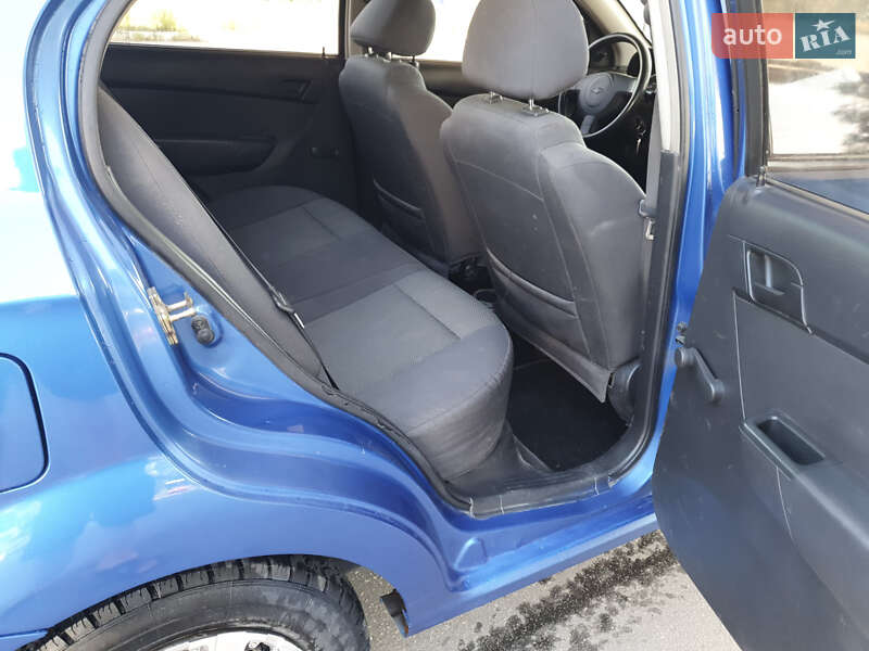 Седан Chevrolet Aveo 2006 в Кременчуге