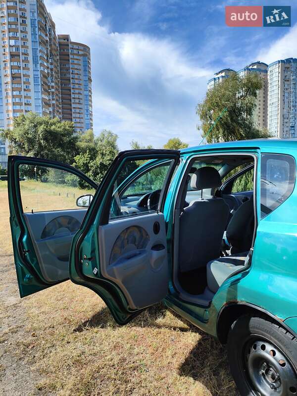 Хэтчбек Chevrolet Aveo 2004 в Киеве