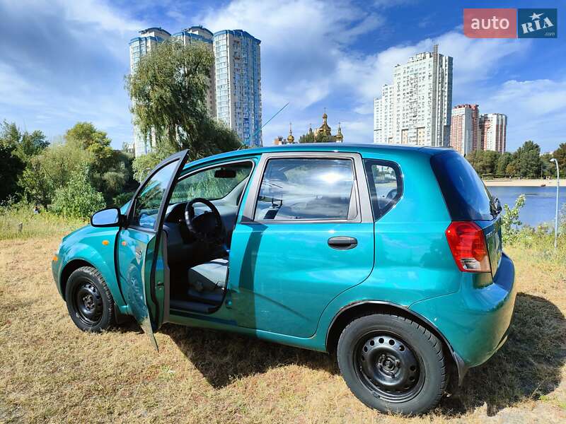 Хэтчбек Chevrolet Aveo 2004 в Киеве
