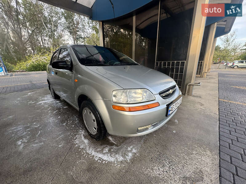 Седан Chevrolet Aveo 2005 в Днепре