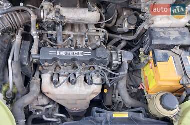 Хэтчбек Chevrolet Aveo 2005 в 