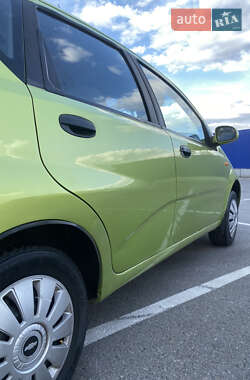 Хэтчбек Chevrolet Aveo 2005 в 