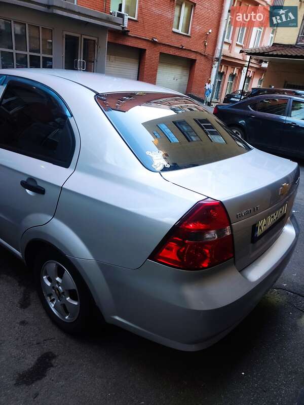 Седан Chevrolet Aveo 2011 в Киеве