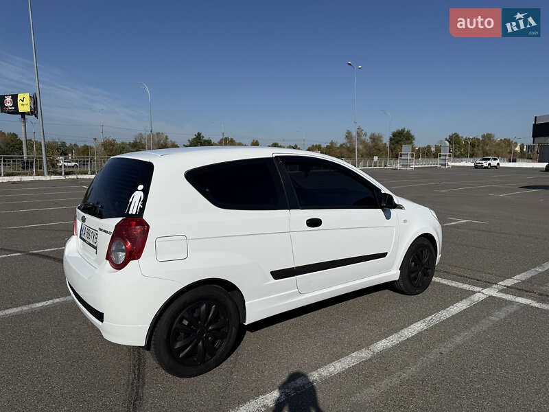 Хэтчбек Chevrolet Aveo 2011 в Киеве