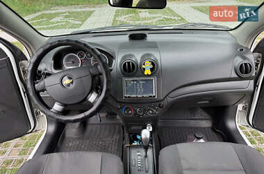 Хэтчбек Chevrolet Aveo 2010 в 