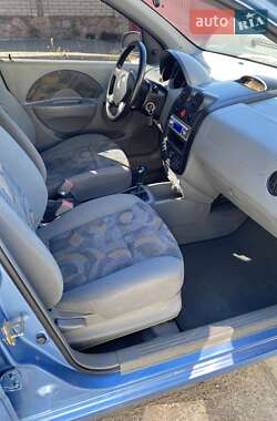 Хэтчбек Chevrolet Aveo 2005 в 