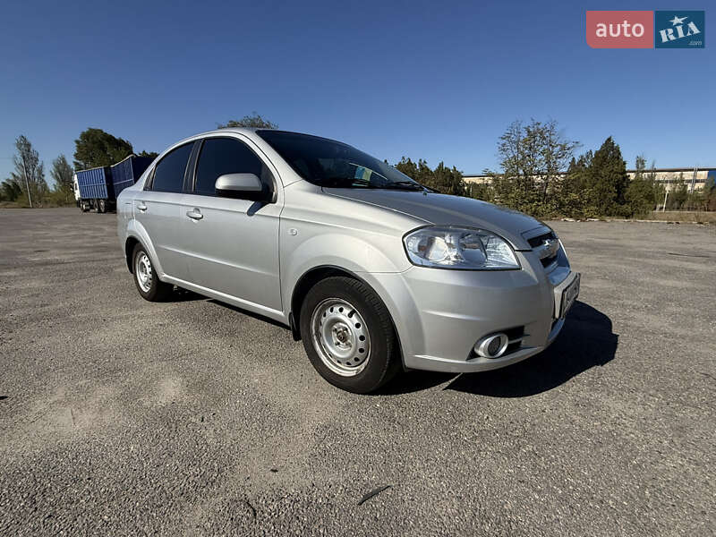 Седан Chevrolet Aveo 2007 в Днепре