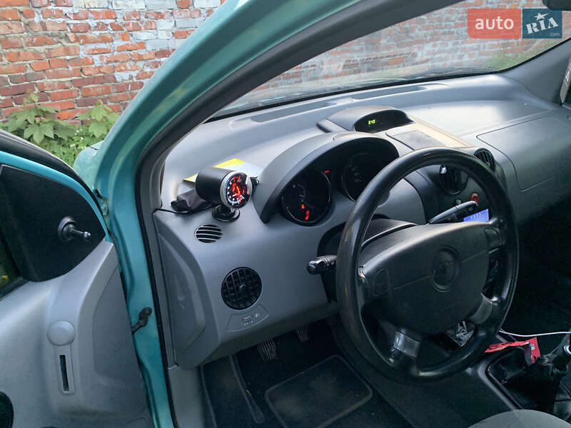 Седан Chevrolet Aveo 2005 в Львові