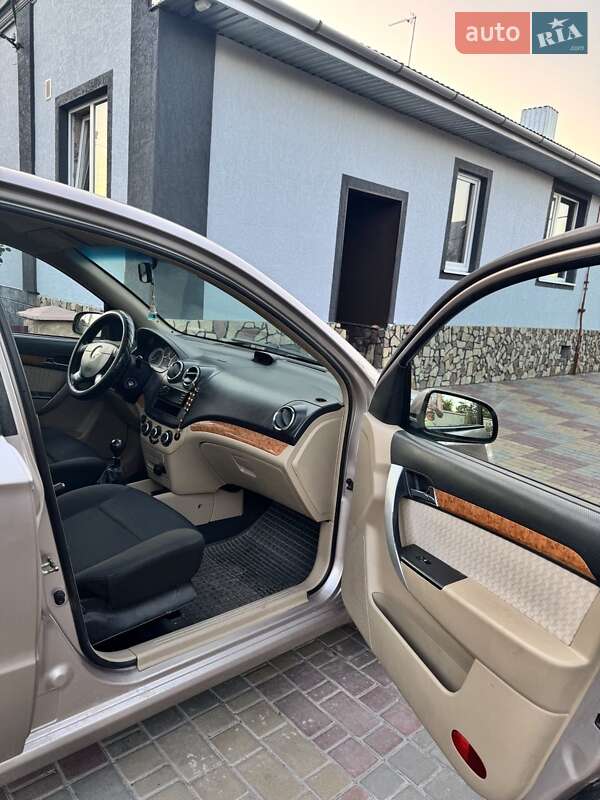 Седан Chevrolet Aveo 2008 в Волочиске