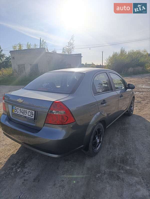 Седан Chevrolet Aveo 2010 в Львове