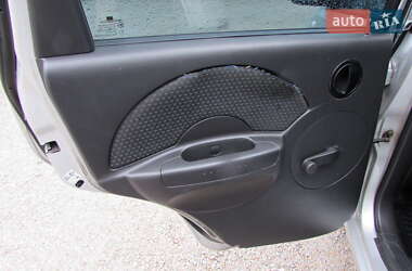 Хэтчбек Chevrolet Aveo 2006 в 