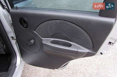 Хэтчбек Chevrolet Aveo 2006 в 