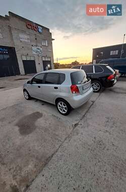 Хэтчбек Chevrolet Aveo 2005 в Новояворовске