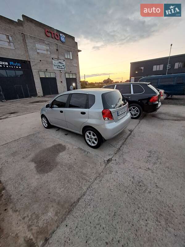 Хэтчбек Chevrolet Aveo 2005 в Новояворовске