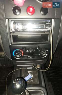 Хэтчбек Chevrolet Aveo 2005 в Новояворовске