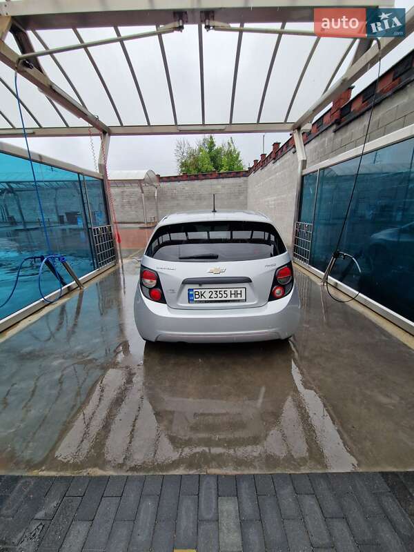 Хэтчбек Chevrolet Aveo 2012 в Ровно