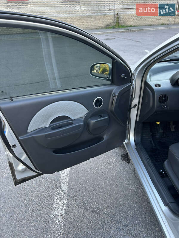 Седан Chevrolet Aveo 2005 в Днепре