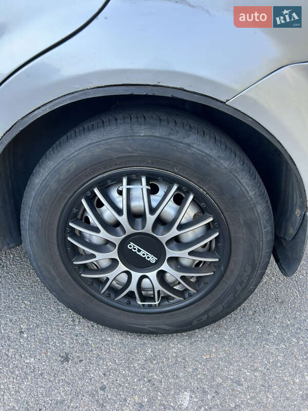 Седан Chevrolet Aveo 2005 в Днепре