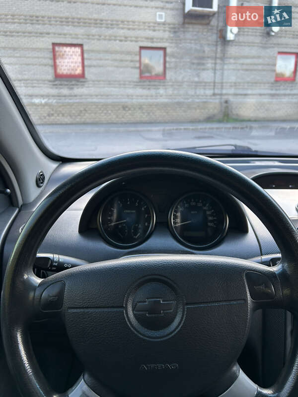 Седан Chevrolet Aveo 2005 в Днепре