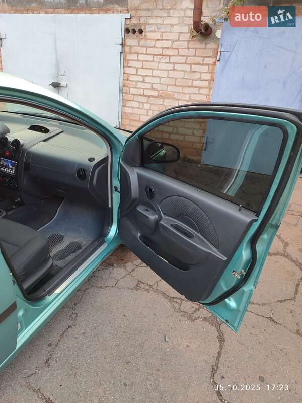 Седан Chevrolet Aveo 2006 в Кривому Розі