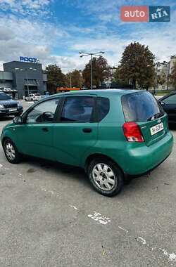 Хэтчбек Chevrolet Aveo 2004 в 