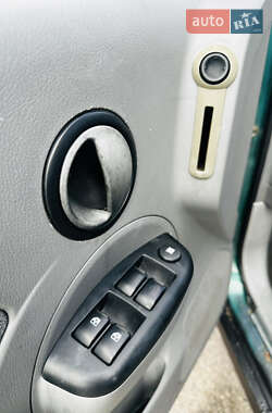 Хэтчбек Chevrolet Aveo 2004 в 