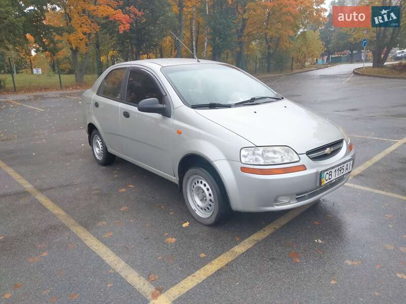 Седан Chevrolet Aveo 2004 в Чернигове