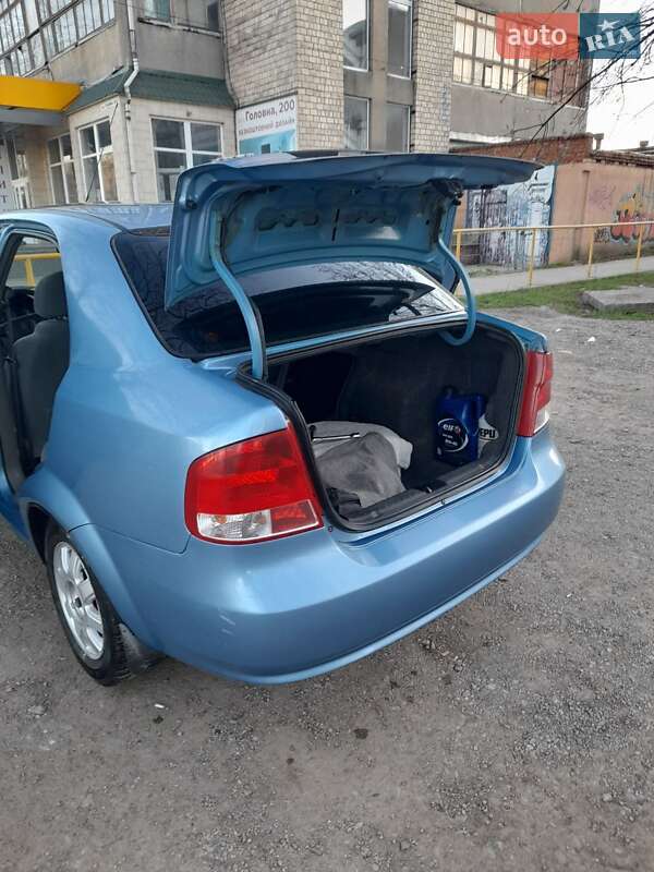 Седан Chevrolet Aveo 2005 в Черновцах