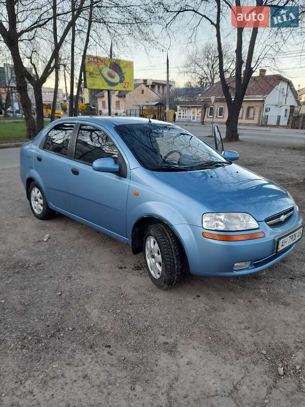 Седан Chevrolet Aveo 2005 в Черновцах