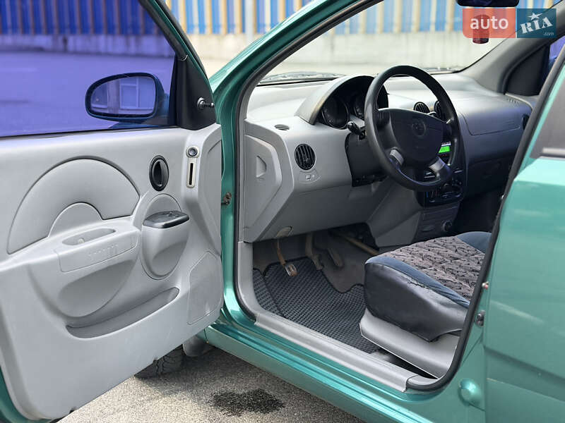 Седан Chevrolet Aveo 2004 в Киеве