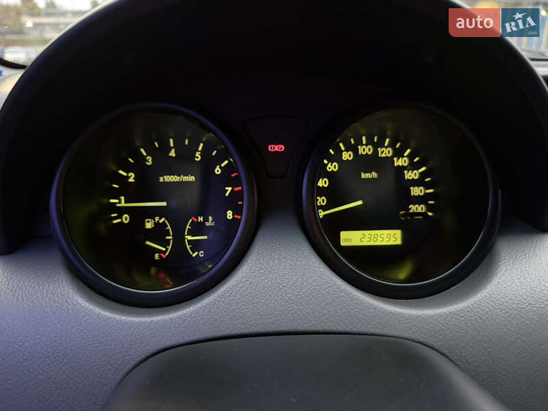 Седан Chevrolet Aveo 2004 в Киеве