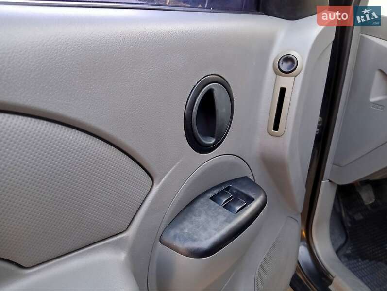 Седан Chevrolet Aveo 2005 в Раздельной фото 16 Седан Chevrolet Aveo 2005 в Раздельной