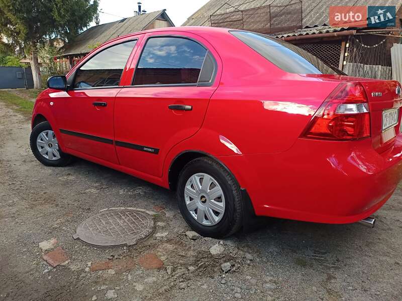 Седан Chevrolet Aveo 2006 в Ромнах